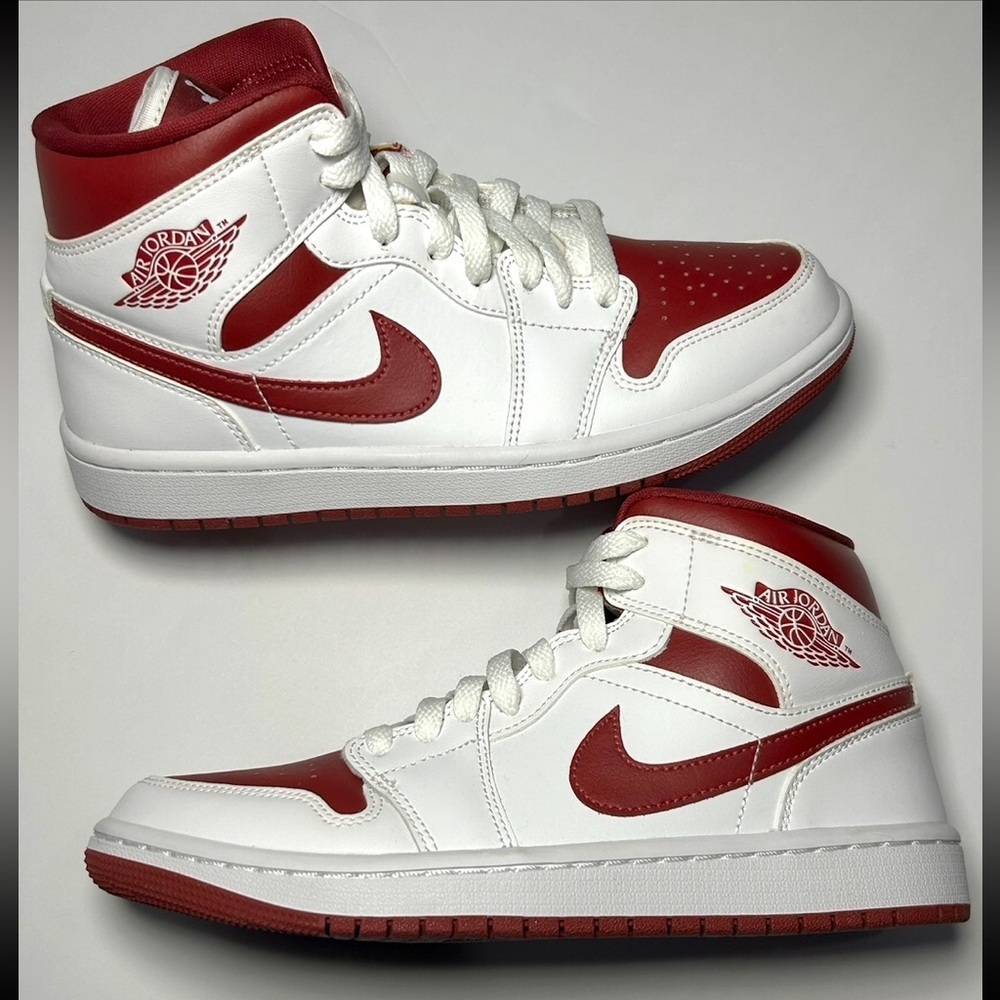 Women's Jordan 1 Mid Reverse Chicago Sz 7.5   (*NO ORIGINAL SHOE BOX INCLUDED) - Picture 3 of 6